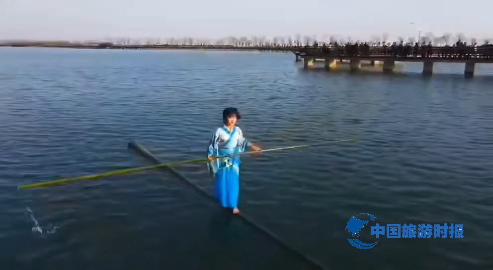 督公湖的船妹子